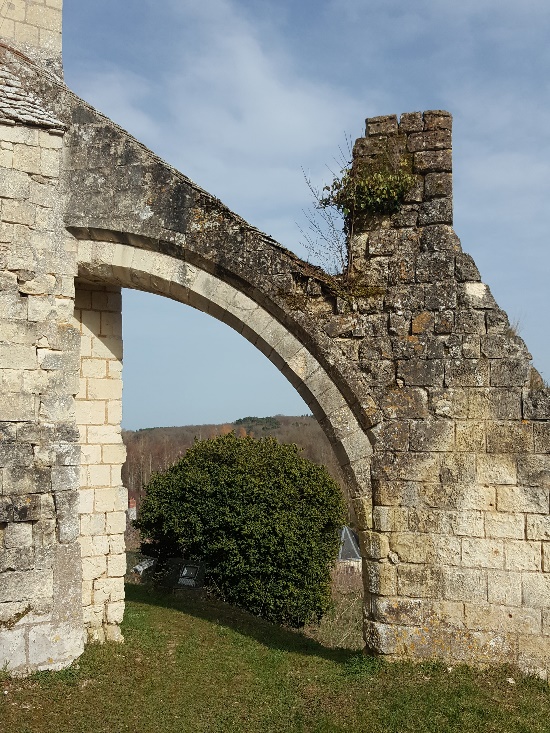 Arc-boutant au sud-est de l'église Notre Dame des Essards